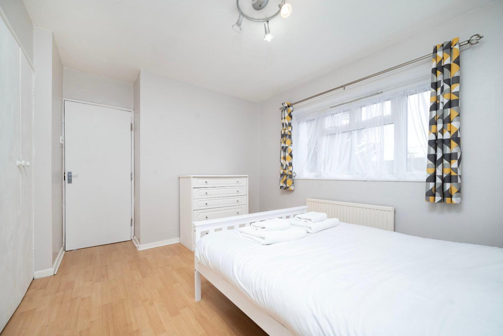 Charming 3br House In Greenford With Garden *