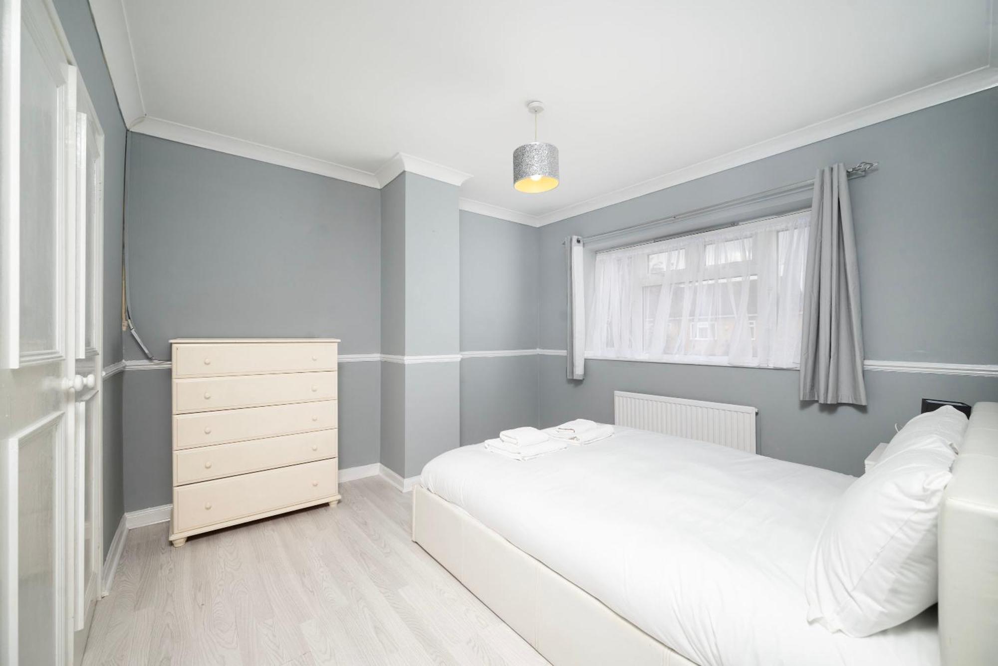 Charming 3br House In Greenford With Garden Greenford (Greater London)