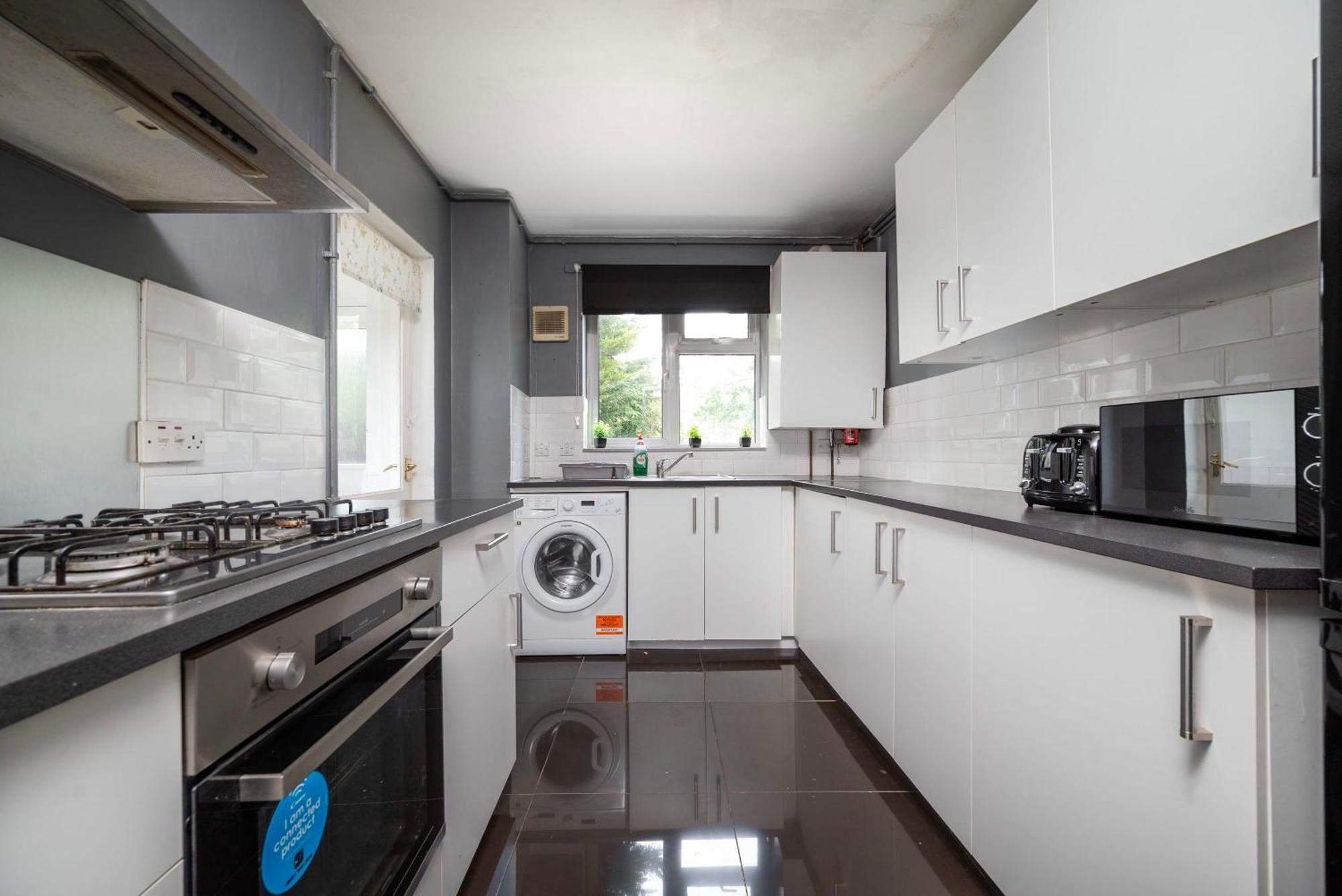 Charming 3br House In Greenford With Garden