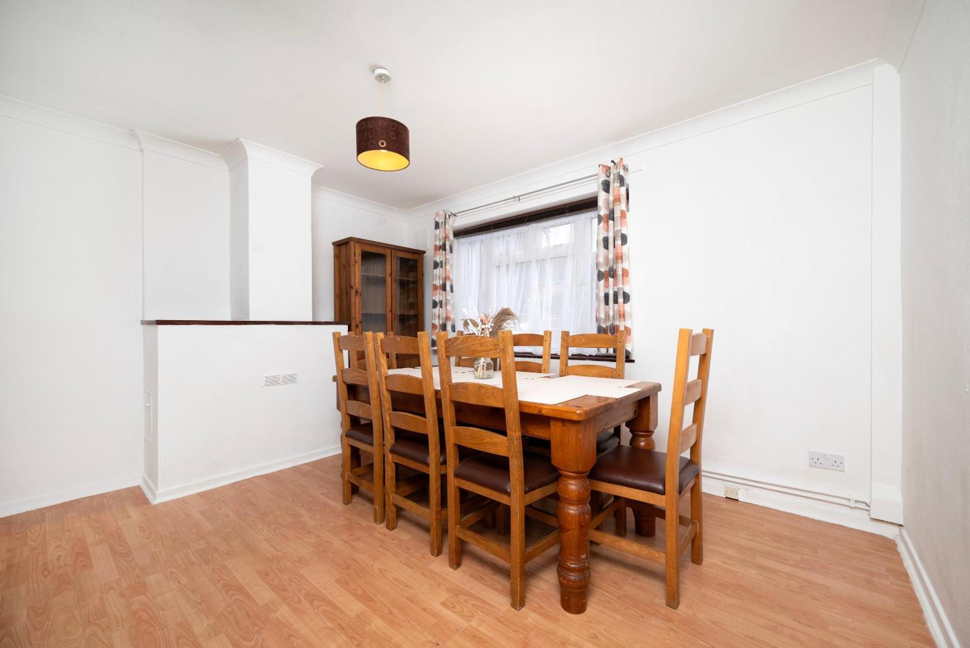 Charming 3br House In Greenford With Garden Greenford (Greater London)