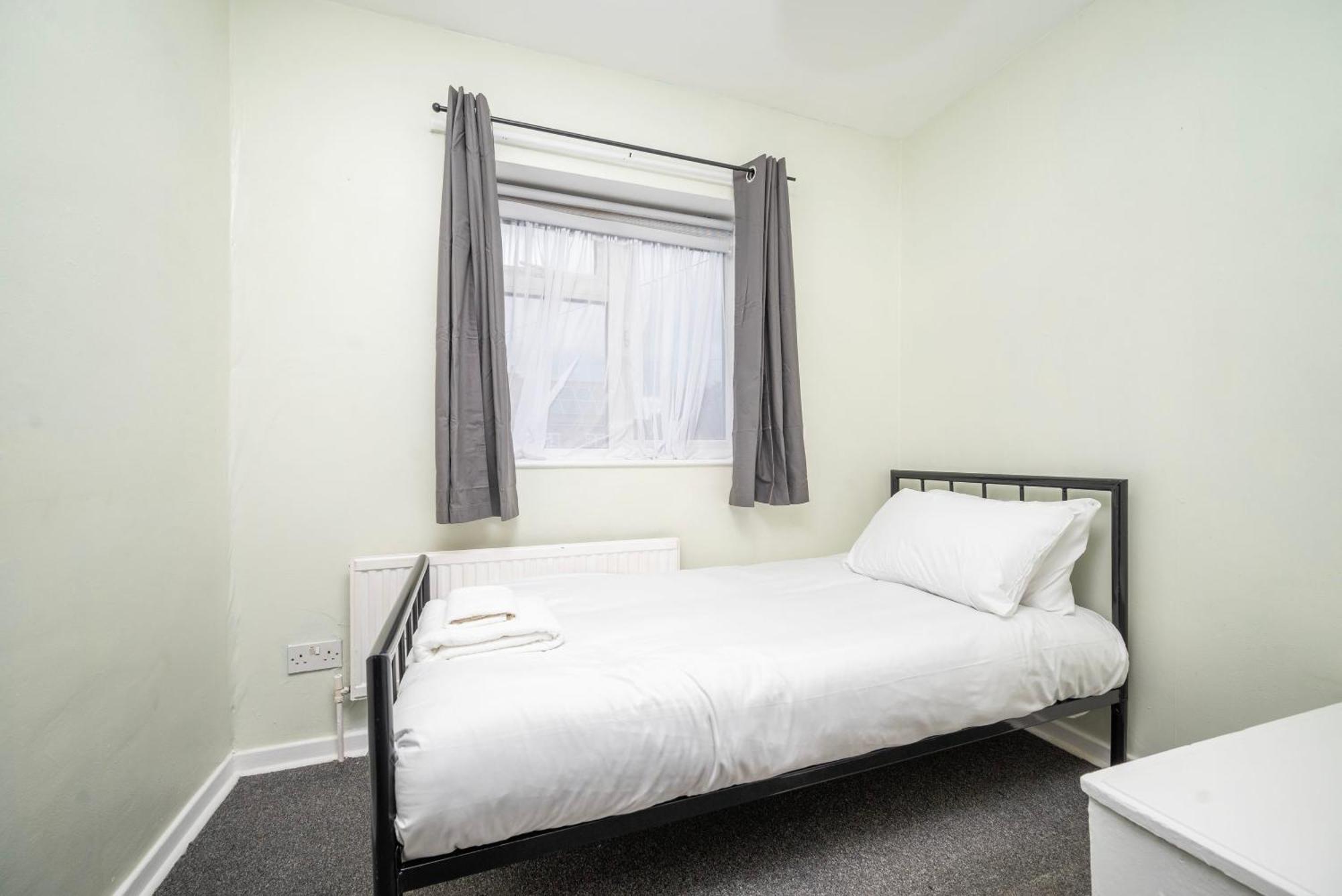 Holiday home Charming 3br House In Greenford With Garden *