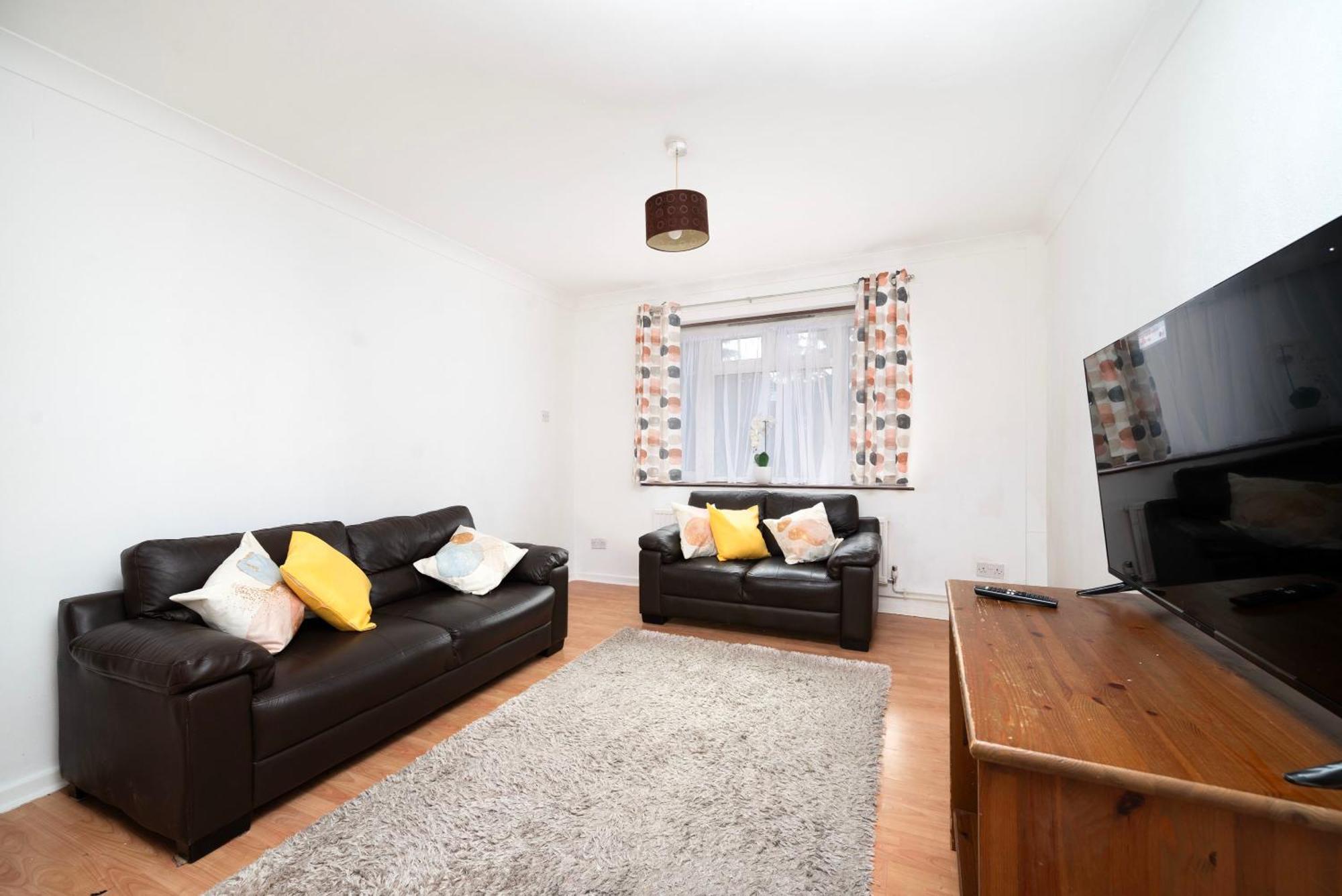 Charming 3br House In Greenford With Garden